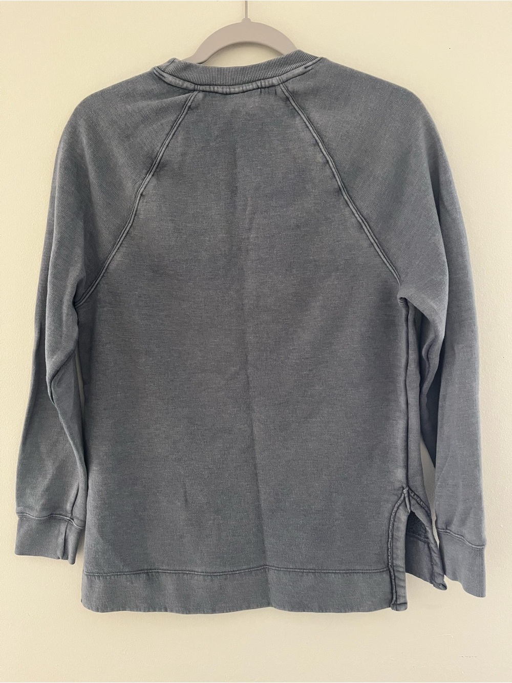 Universal Threads Crew Neck - Picture 2 of 3
